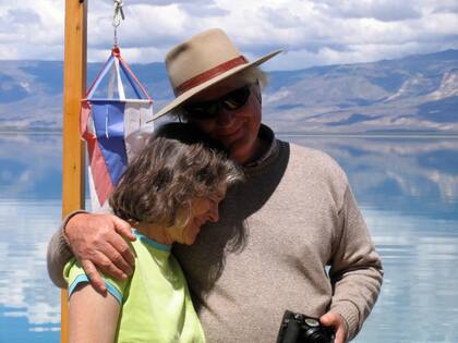 Jorge Cramer junto a su esposa Ana, ellos fueron los primeros en construir la hostería