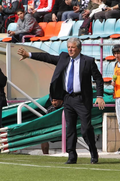 Jorge D'Alessandro fue entrenador de inferiores, en el ascenso, de Salamanca, Betis y llegó al Atlético de Madrid.