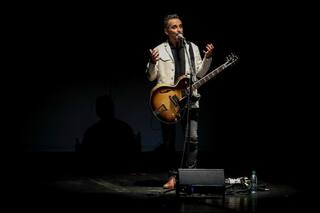 Jorge Drexler apeló al silencio para dar forma a un concierto notable