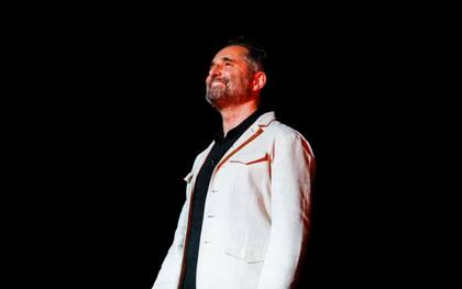 Uno de los puntos más altos de la noche fue la historia y la interpretación de su primera canción, la poco conocida "La aparecida"