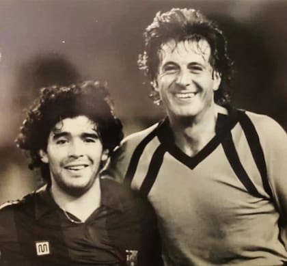 Jorge D´Alessandro con Maradona, en un Salamanca-Barcelona.