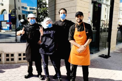 Jorge en Túnez, junto a su equipo de trabajo.