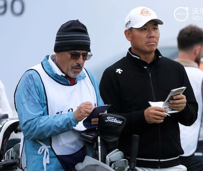 Jorge Gamarra, en el cálculo de las distancias con Ashun Wu