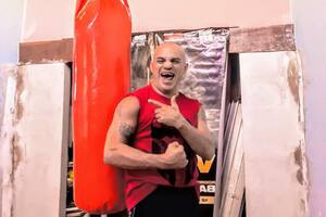 "La Hiena" Barrios. A los 43 años quiere pelear ante el mejor boxeador argentino