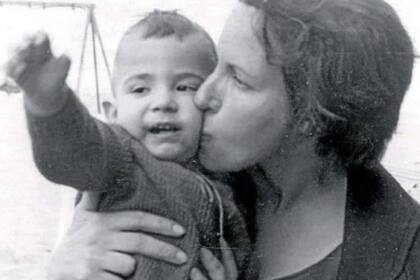 Jorge Lanata junto a Angélica, la mujer que lo adoptó