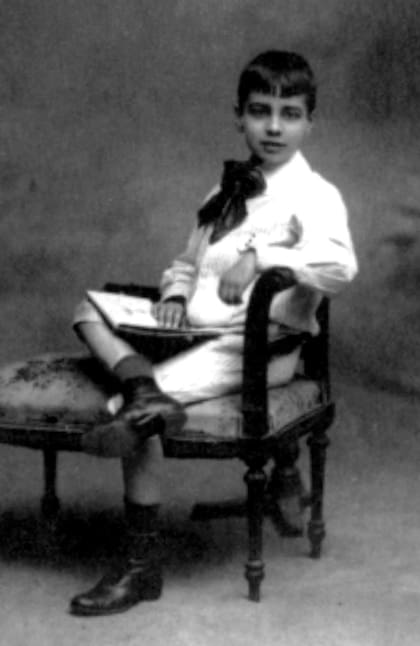 Retrato antes de ir a la escuela, en 1911, cuando Jorge Luis Borges tenía 12 años