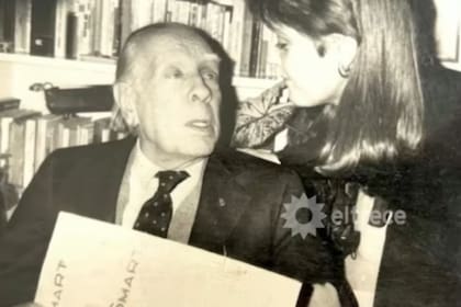 Jorge Luis Borges junto a Carola Reyna (Foto: Captura de video / eltrece)