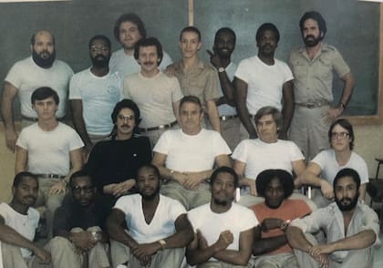 Jorge Luis Valdés durante su primera estadía en la prisión Federal, junto a sus compañeros de encierro
