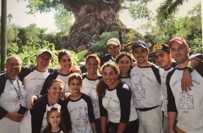 Jorge Luis Valdés y su amplia familia, con hijos y nietos