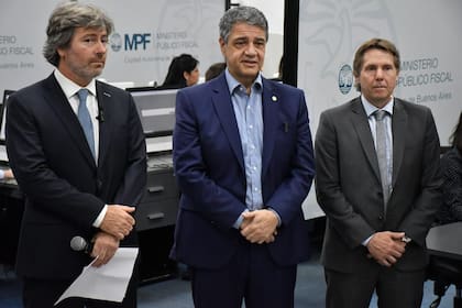 Jorge Macri, con Juan Bautista Mahiques y el ministro de Justicia porteños, Gabino Tapia