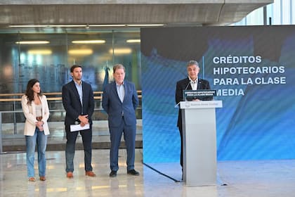 Jorge Macri en el anuncio de créditos hipotecarios.