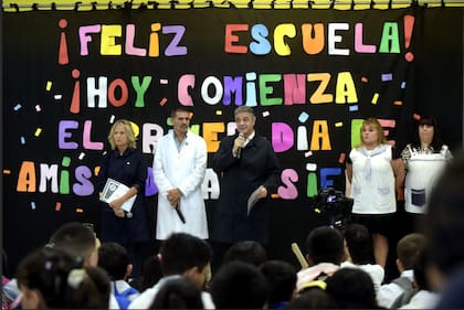 Jorge Macri inauguró el ciclo lectivo en la ciudad de Buenos Aires, donde el paro docente casi no se sintió