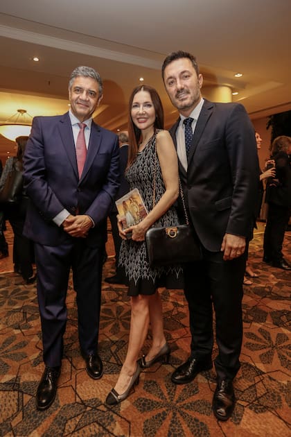 Jorge Macri, jefe de Gobierno de la Ciudad de Buenos Aires, la periodista Cristina Pérez y el ministro de Defensa de la Nación, Luis Petri
