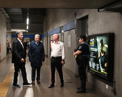 Jorge Macri, junto al ministro de Seguridad, Horacio Giménez, y al secretario del área, Maximiliano Piñeiro