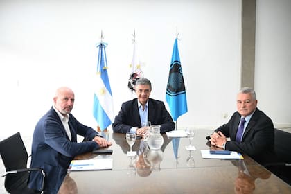 Jorge Macri junto al minstro de Seguridad saliente, Waldo Wolff, y su reemplazante, el expolica, Horacio Gonzlez