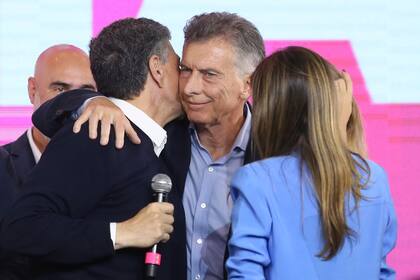 Jorge Macri saluda a su primo el día de la elección