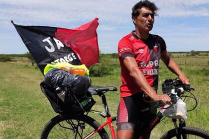 Jorge Nini, el aventurero hincha de Colón que hace dos años viajó desde Santa Fe a Asunción para ver la final de la Copa Sudamericana