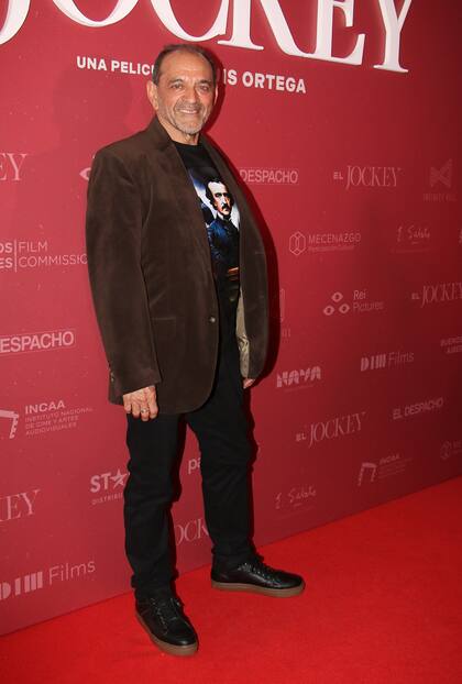 Jorge Prado, que brilló en el rol de Quiñones en El encargado, es otro de los actores que formó parte del elenco, que se completa con Roly Serrano, Mariana Di Girólamo y Danien Giménez Cacho, mostró su fanatismo por Poe en la alfombra roja