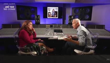 Jorge Ramos y Gloria Estefan compartieron sus opiniones sobre la situación actual de EE.UU. en temas migratorios (YouTube/Jorge Ramos)