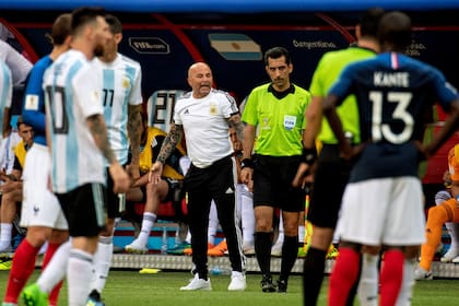 Jorge Sampaoli, por ahora entrenador de la selección argentina, durante el partido ante Francia.