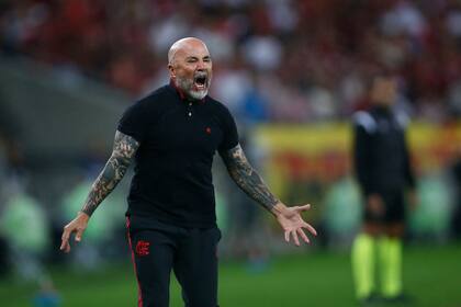 Jorge Sampaoli y una de sus reacciones temperamentales como coach de Flamengo 