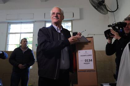Jorge Taiana, en el momento de emitir el voto