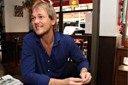 Jorge Taiana, relajado en una charla con Personajes.tv