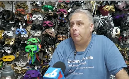 Jorge Torres, gerente de esta tienda de Miami, reveló algunos secretos del comercio