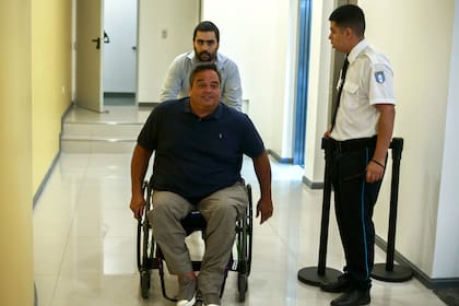 Jorge Triaca se retira de la sede del Pro en Balcarce 412.