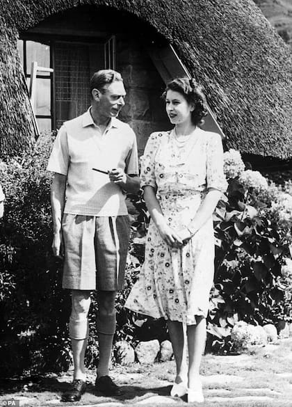 Jorge VI y la princesa Isabel