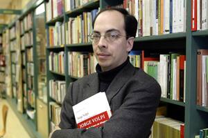 El escritor mexicano Jorge Volpi ganó el premio Alfaguara