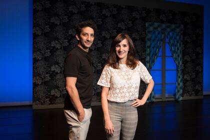 Minujín y Aruzzi, parte del elenco que completan Valeria Lois y Héctor Díaz