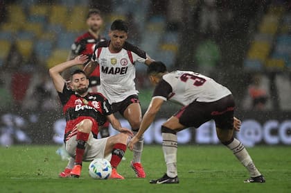 Jorginho ante la marca de Agustin Medina