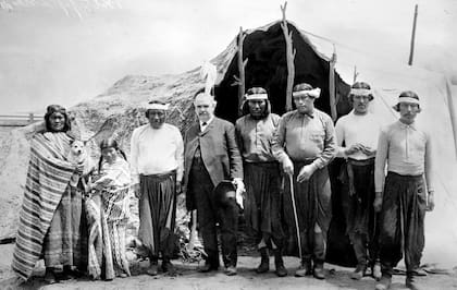 Aonikenk presentados en la Exposición Universal realizada en el año 1904 en St. Louis, Missouri en los Estados Unidos. No todos habrían de regresar