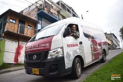 José Alberto Gutiérrez recorre el país acercando la lectura a zonas rurales aisladas y a los barrios más vulnerables