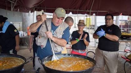 José Andrés estuvo cocinando en Puerto Rico, tras el huracán que azotó a ese país