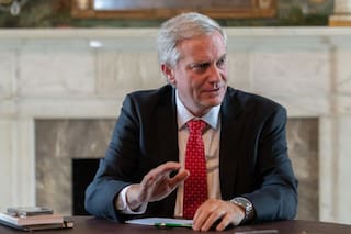 A cinco años del caótico estallido en Chile, el candidato que promete orden y disciplina se consolida como favorito