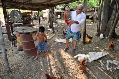 José Arce con sus hijos, el 14 de enero de 2009