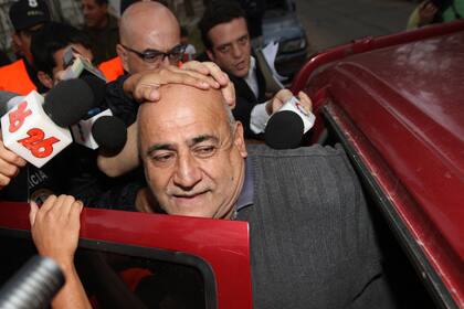 José Arce es trasladado desde la DDI de Campana a su lugar de detención