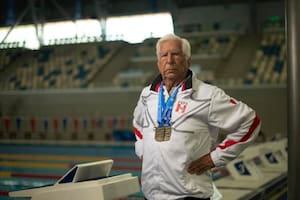 El médico de 90 años que compite en el mundial de natación de Japón y sorprende a todos