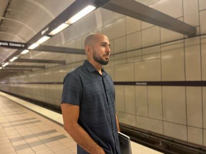 José Caraballo Cueto, un economista y profesor de la Universidad de Puerto Rico, indica que la inversión que se hizo en el Tren Urbano representa un 3% de la deuda pública de la isla