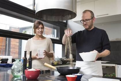 Carina Margaria y David Kiesewetter preparan recetas con la novedosa harina de teff