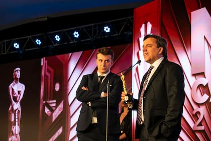 José del Rio con su Martín Fierro por Comunidad de Negocios