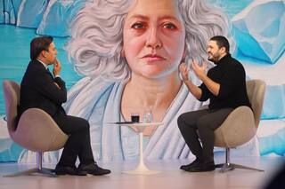 Su infancia se desmoronó con un terremoto y en la Argentina reconstruyó su vida con arte