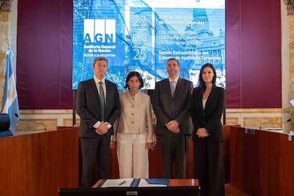 José Forlón, Mónica Almada, Juan Olmos y Pamela Calletti en la sede de la AGN