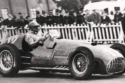 José Froilán González logró la primera victoria de Ferrari en la Fórmula 1. El arrecifeño ganó el Gran Premio de Gran Bretaña de 1951 y emocionó a Don Enzo