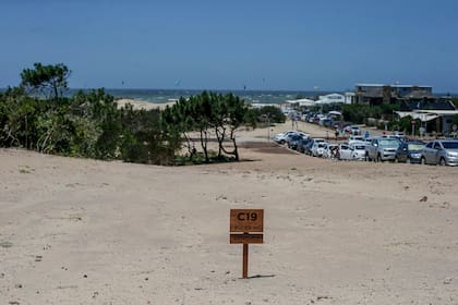 Punta del Este funciona como un "pueblo" donde las oportunidades nacen por el contacto entre las personas que viven allí; las relaciones públicas importan mucho