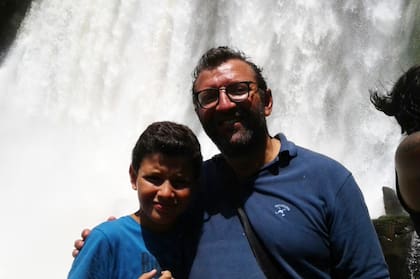 José, junto a uno de sus hijos en un recorrido por Argentina.