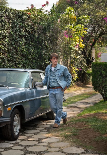 José López apareció por primera vez en la serie de Luis Miguel como chofer de su manager Hugo López