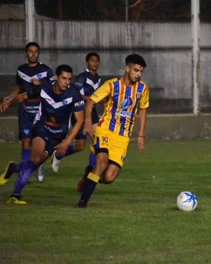 José López en Colegiales Tres Arroyos, donde fue campeón y goleador